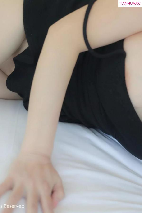   [XiuRen]高清写真图 2025.03.26 No.10070 玉晨 黒色吊带第50张图片